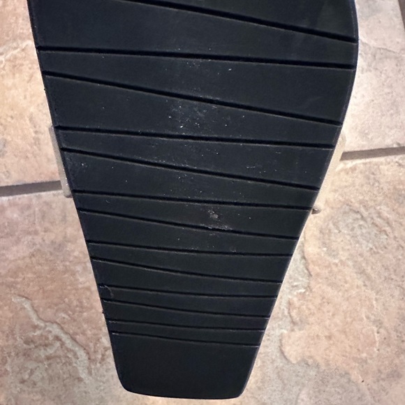 Stuart Weitzman - Picture 3 of 4